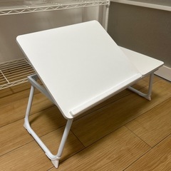折りたたみ机の画像