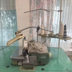 🧵動作良好／整備済‼️’業務用ロックミシン PEGASUS L-152-12 の画像