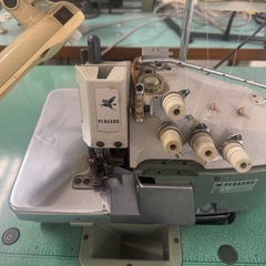 🧵動作良好／整備済‼️’業務用ロックミシン PEGASUS L-152-12 の画像