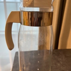 麦茶ポットの画像