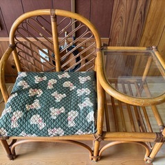 ラタン製チェア＆スツール2脚セット（ガラス天板付き）500円の画像