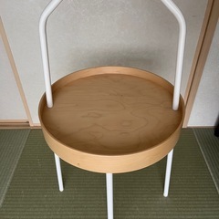 IKEAサイドテーブルの画像