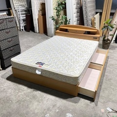 💥激安💥❗️配送•設置🉑❗️♻️処分撤去♻️収納付FRANCEダブルベッド　FRANCEマットレスセット　ライト付き　コンセント付きの画像