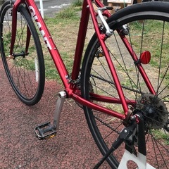 通勤通学にもおすすめのクロスバイク リユースクロスバイク GIANT ESCAPE R3 Mサイズ キャンディーレッドの画像