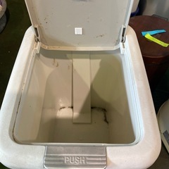 ゴミ箱の画像