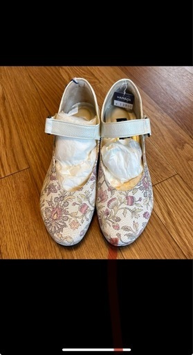 疲れない靴　ハラダ　パンプス　花柄　走れるパンプス