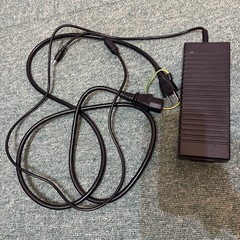 【12V 4.2A ACアダプター／汎用電源アダプター】の画像
