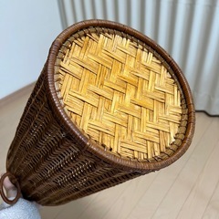 ラタン製　ゴミ箱の画像