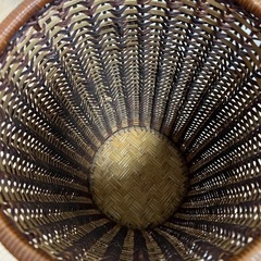 ラタン製　ゴミ箱の画像