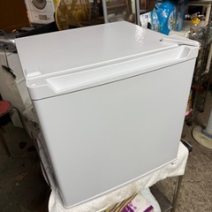 アイリスオーヤマアイリスプラザ 冷蔵庫 47L ホワイト 幅47cm PRC-B051D-W 直冷式 1ドア 右開き 新生活 一人暮らしの画像