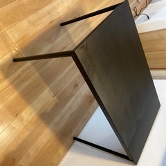 IKEA サンドスベリ テーブル の画像