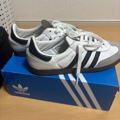 adidas スニーカー ホワイト/グレー/ネイビー 27.5cmの画像