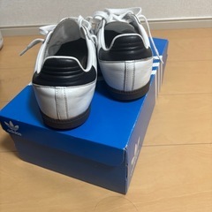 adidas スニーカー ホワイト/グレー/ネイビー 27.5cmの画像