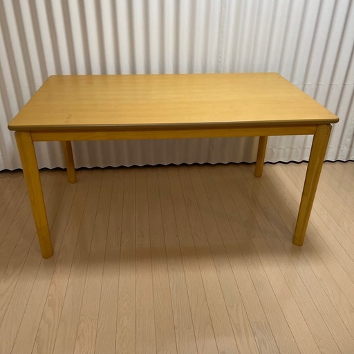 ニトリ　ダイニングテーブル　サイズ幅135奥行き80高さ70（cm）