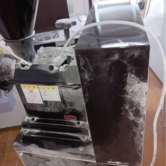 蕎麦の粉挽き機械の画像