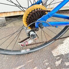 CORVETTE. クロスバイク　ボディ軽量　パンクなし　変速付き　シマノ製の画像