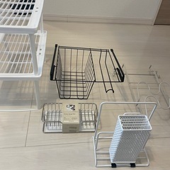 折りたたみ収納棚の画像
