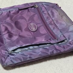 COACH コーチ ショルダーバッグ パープル シグネチャ サコッシュ 斜めがけの画像