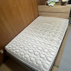 セミダブルベッドの画像