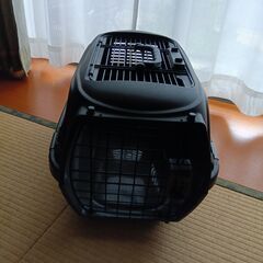 犬のケージ（ペットキャリア、ペットキャリー）の画像
