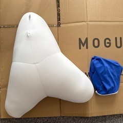 8690円で購入したばかりmogu クッションおおきめ大きめの画像