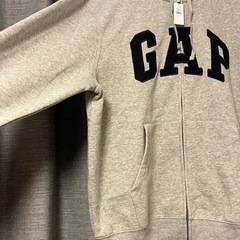 大人気😍新品‼️GAPジップパーカーの画像