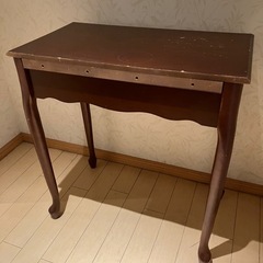 木のテーブル　引き出し付きの画像