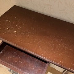 木のテーブル　引き出し付きの画像