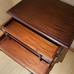 木のテーブル　引き出し付きの画像
