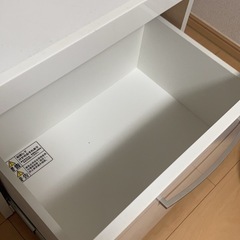 ホワイト食器棚 ガラス扉付き　レンジボードの画像