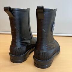 レディース・ミドル丈レインブーツ（サイズ37＝24cm）の画像