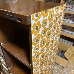 米びつ付き収納家具の画像