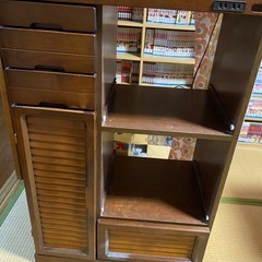 米びつ付き収納家具の画像