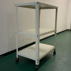スチール製のワゴン、ラックの画像