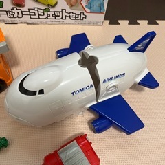 トミカ　くみかえアクション　キャリアカー&カーゴジェット　　
の画像