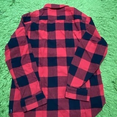 新品！EDWINのシャツ　赤の画像