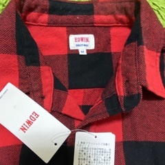 新品！EDWINのシャツ　赤の画像