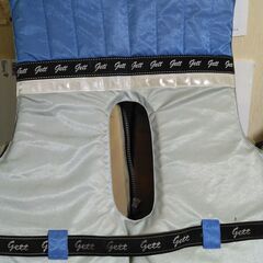 【釣り具処分第二弾 全３品】ライフジャケット 大人用１着・子供用１着 計２着の画像