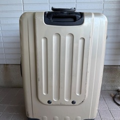 場所により配達込み！現状　大型スーツケースの画像