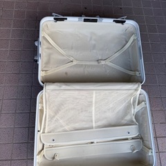 場所により配達込み！現状　大型スーツケースの画像
