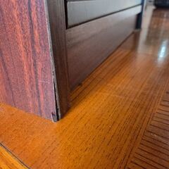 【無料・引き取り希望】引き出し付き、ガラス棚の画像