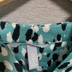 試着のみ　H&M ゆったりブラウス　サイズ36の画像