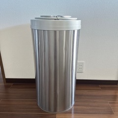 【値下げしました】自動開閉ゴミ箱45L袋対応の画像