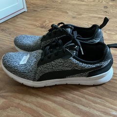 ランニングシューズ🏃スニーカー👟靴シューズPUMAプーマメンズ👱‍♂️トレーニング🏋️‍♀️軽量サイズ28cm黒の画像