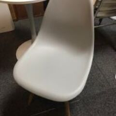 イームズチェア（グレー）２脚の画像