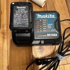 マキタ 充電式クリーナー CL107FD（10.8V） バッテリー・充電器、布団ノズル付きの画像