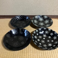 かわいい　花柄　お皿　4枚の画像