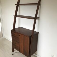 天然木シェルフキャビネットの画像