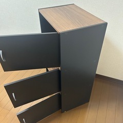 カラーボックス 扉付き 黒 ダークブラウンの画像