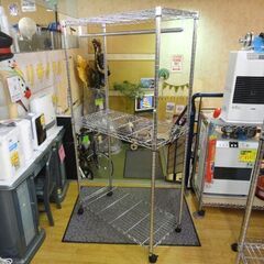 ②3段 スチールラック ハンガーポール付 幅90㎝ 奥行45㎝ 高さ180㎝ 棚板3枚  キャスター付 ハンガーラック  札幌市 西岡店の画像